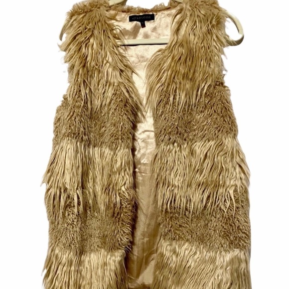 Jackets & Blazers - Vest With Caramel/Light Brown Faux Fur